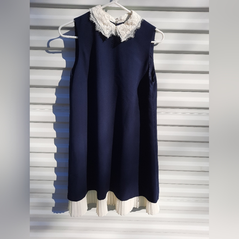 Nanette Lepore Sleeveless Navy Blue White Lace Pleated Dress Size 8 Womens